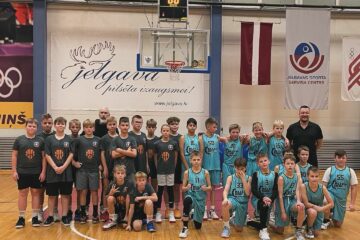 Spēle ar Alley-Oop Basketball komandu